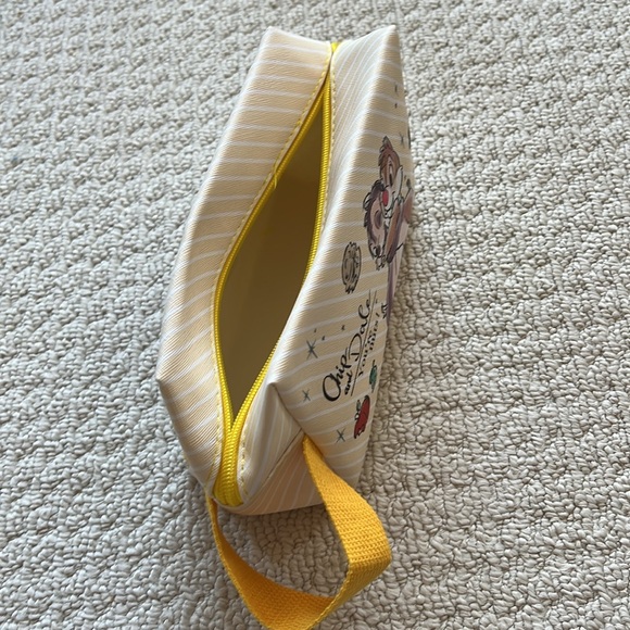 NWT - Disney Chip and Dale make-up case. - Picture 6 of 6